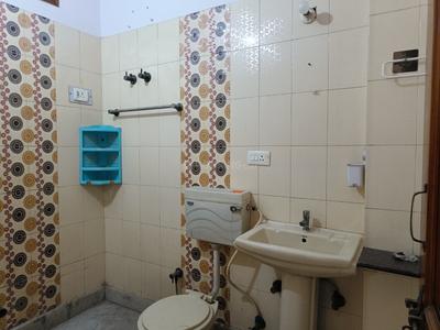 Bathroom Image of 875 Sq.ft 2 BHK Independent House for rent in Rajouri Garden New Delhi for Rs. 26000