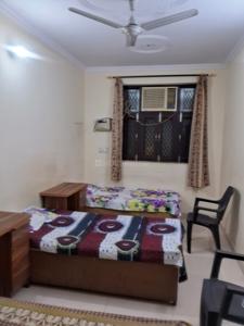 Bedroom Image of Apna Ghar PG in Paschim Vihar, New Delhi