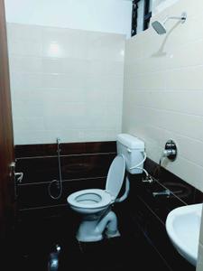 Bathroom Image of 913 Sq.ft 2 BHK Apartment / Flat for rent in Laabham Residency, Pipliyahana Indore for Rs. 15000