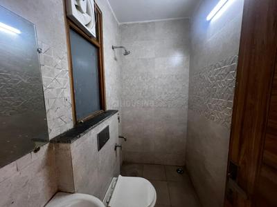 Bathroom Image of 1700 Sq.ft 3 BHK Builder Floor for rent in Vasant Kunj New Delhi for Rs. 48000