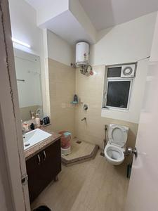 Bathroom Image of 1750 Sq.ft 3 BHK Apartment / Flat for rent in Mansarover Garden New Delhi for Rs. 75000