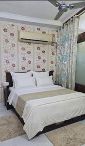 Bedroom Image of 1000 Sq.ft 2 BHK Builder Floor for rent in Lajpat Nagar New Delhi for Rs. 50000
