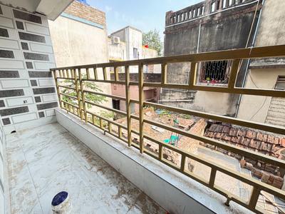 Balcony Image of 750 Sq.ft 2 BHK Apartment / Flat for sale in Hindmotor Hooghly for Rs. 1950000