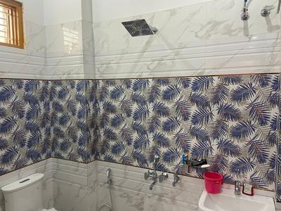 Bathroom Image of 2200 Sq.ft 2 BHK Builder Floor for rent in Gomti Nagar Lucknow for Rs. 20000