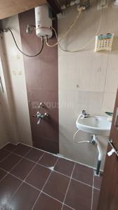 Bathroom Image of 550 Sq.ft 1 BHK Apartment / Flat for rent in Aundh Pune for Rs. 22000