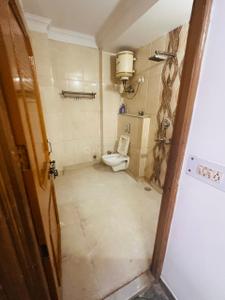 Bathroom Image of 1100 Sq.ft 3.5 BHK Builder Floor for rent in Punjabi Bagh New Delhi for Rs. 30000