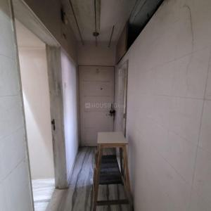 Bathroom Image of 550 Sq.ft 1 BHK Apartment / Flat for rent in Dahisar West Mumbai for Rs. 45000