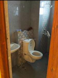 Bathroom Image of 1600 Sq.ft 3 BHK Apartment / Flat for rent in Dutta Tower, Industrial Area Durgapur for Rs. 30000