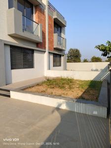Image of 2003 Sq.ft 4 BHK Villa for rent in Ganesh Exotica Bungalows, Vaishno Devi Circle, Ahmedabad for Rs. 35000