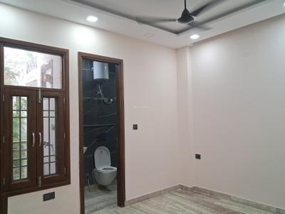 Bedroom Image of 900 Sq.ft 2 BHK Builder Floor for sale in Ramesh Nagar New Delhi for Rs. 15000000