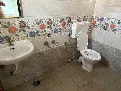 Bathroom Image of 1000 Sq.ft 3 BHK Builder Floor for rent in Chichuraganapalli Hosur for Rs. 65000