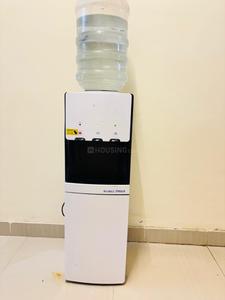 Balcony Image of Apna Niwas Girls PG in Sector 62, Noida