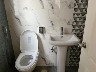 Bathroom Image of 1378 Sq.ft 3 BHK Apartment / Flat for sale in Naiknavare Avon Vista Project 3, Balewadi Pune for Rs. 16000000