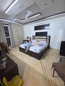 Bedroom Image of 2700 Sq.ft 4 BHK Builder Floor for sale in Rajouri Garden New Delhi for Rs. 40000000