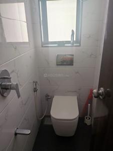 Bathroom Image of 650 Sq.ft 1 BHK Apartment / Flat for rent in Churchgate Mumbai for Rs. 110000