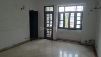 Bedroom Image of 4500 Sq.ft 3 BHK Builder Floor for rent in New Friends Colony New Delhi for Rs. 150000