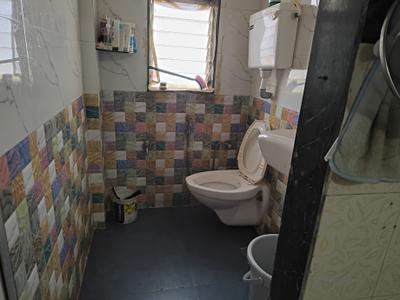 Bathroom Image of 310 Sq.ft 1 RK Apartment / Flat for sale in Kandivali East Mumbai for Rs. 6500000