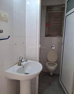 Bathroom Image of 580 Sq.ft 1 BHK Apartment / Flat for rent in Amanora Tower 15 to 17, Hadapsar Pune for Rs. 22000