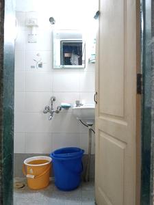 Common Bathroom Image of 850 Sq.ft 2 BHK Apartment / Flat for rent in Shree Sai Shilp, Mulund East Mumbai for Rs. 65000