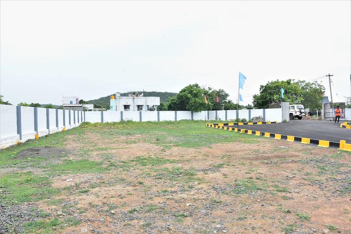 Golden Square Main Image 1