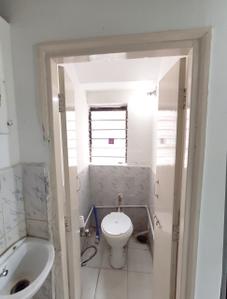 Bathroom Image of 570 Sq.ft 1 BHK Apartment / Flat for rent in Rajat Rashmi Apartment, Koregaon Park Pune for Rs. 35000