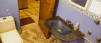 Bathroom Image of 750 Sq.ft 2 BHK Builder Floor for rent in Sri Niwaspuri New Delhi for Rs. 35000