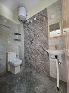 Bathroom Image of 900 Sq.ft 2 BHK Builder Floor for rent in Singasandra Bengaluru for Rs. 31000