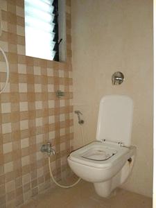Common Bathroom Image of 1025 Sq.ft 2 BHK Apartment / Flat for sale in Raunak Unnathi Woods Phase 3, Kasarvadavali Thane for Rs. 9200000