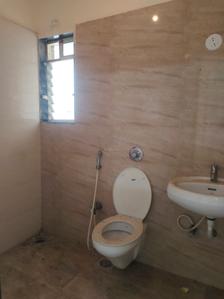 Common Bathroom Image of 650 Sq.ft 1 BHK Apartment / Flat for rent in Rajendra Dolphin Tower, Malad West Mumbai for Rs. 34000