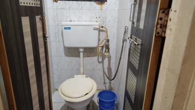 Bathroom Image of 680 Sq.ft 1 BHK Apartment / Flat for rent in Kondhwa Pune for Rs. 25000