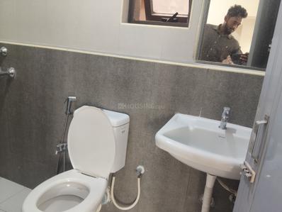 Bathroom Image of 898 Sq.ft 2 BHK Apartment / Flat for sale in Mukundapur Kolkata for Rs. 9500000