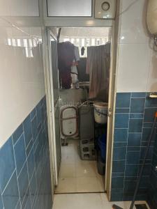Bathroom Image of 955 Sq.ft 2 BHK Apartment / Flat for rent in Lodha Amara, Kolshet Thane for Rs. 39500