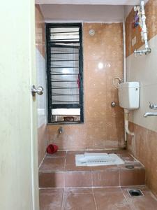 Common Bathroom Image of 900 Sq.ft 2 BHK Apartment / Flat for rent in Kasarvadavali Thane for Rs. 23505