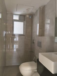 Common Bathroom Image of 1260 Sq.ft 2 BHK Apartment / Flat for sale in Maker Tower, Cuffe Parade Mumbai for Rs. 100000000