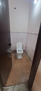 Bathroom Image of 600 Sq.ft 1 BHK Builder Floor for rent in Sector 11 Noida for Rs. 16500