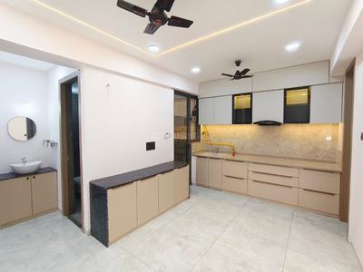 Kitchen Image of 1600 Sq.ft 3 BHK Apartment / Flat for rent in Keshav Elitus, Randesan Gandhinagar for Rs. 28000