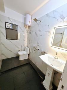 Image of 700 Sq.ft 1 BHK Builder Floor for rent in Sector 46, Gurgaon for Rs. 38000