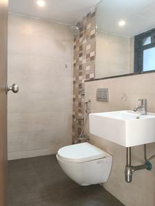 Common Bathroom Image of 900 Sq.ft 2 BHK Apartment / Flat for rent in Lodha Splendora Riverview by Lodha Group, Kasarvadavali Thane for Rs. 30000