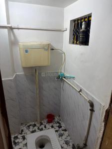 Bathroom Image of 450 Sq.ft 2 BHK Builder Floor for rent in Vikas Nagar Lucknow for Rs. 8000