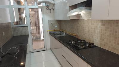 Kitchen Image of 900 Sq.ft 2 BHK Apartment / Flat for rent in Godrej Woods, Sector 43 Noida for Rs. 60000