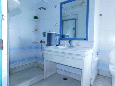 Bathroom Image of 2000 Sq.ft 3.5 BHK Apartment / Flat for rent in Elgin Kolkata for Rs. 145000