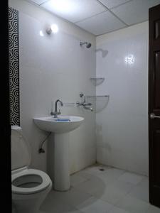 Common Bathroom Image of 1239 Sq.ft 2 BHK Apartment / Flat for sale in Paramount Floraville, Kulesara Noida for Rs. 14500000