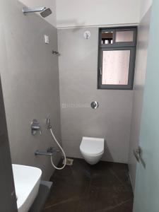 Bathroom Image of 807 Sq.ft 3 BHK Apartment / Flat for rent in Kaveri Heights, Ghatkopar East Mumbai for Rs. 95000