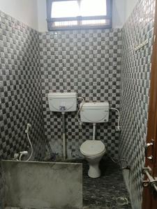 Bathroom Image of 1800 Sq.ft 2 BHK Independent House for rent in Alambagh Lucknow for Rs. 10000