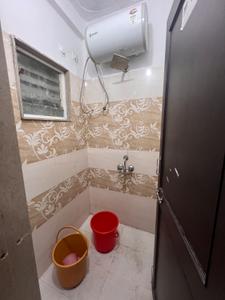 Bathroom Image of 700 Sq.ft 2 BHK Builder Floor for rent in Gokhalenagar Pune for Rs. 28000
