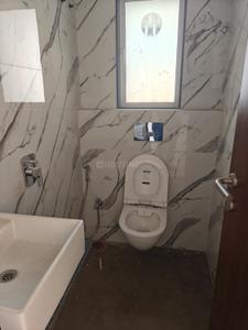 Bathroom Image of 600 Sq.ft 1 BHK Apartment / Flat for rent in Khar West Mumbai for Rs. 100000