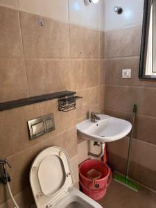 Bathroom Image of 650 Sq.ft 1 BHK Apartment / Flat for rent in Thoraipakkam Chennai for Rs. 24000