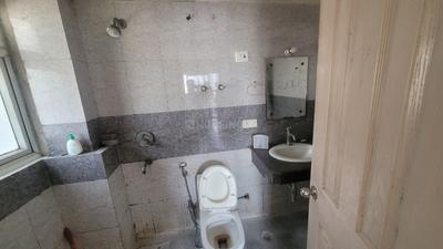 Bathroom Image of 1200 Sq.ft 2.5 BHK Apartment / Flat for sale in SVP Gulmohur Residency, Indirapuram Ghaziabad for Rs. 10800000
