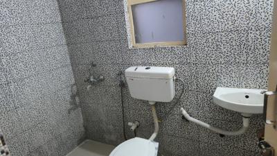 Bathroom Image of 473 Sq.ft 1 BHK Apartment / Flat for sale in Breez Global Heights, Sector 33 Sohna for Rs. 3550000