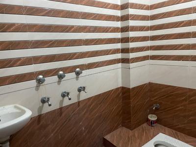 Bathroom Image of 800 Sq.ft 2 BHK Independent House for rent in Barel Barabanki for Rs. 9000